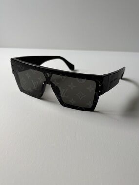 Louis Vuitton Waimea Square Black Sunglasses with Logo Lenses